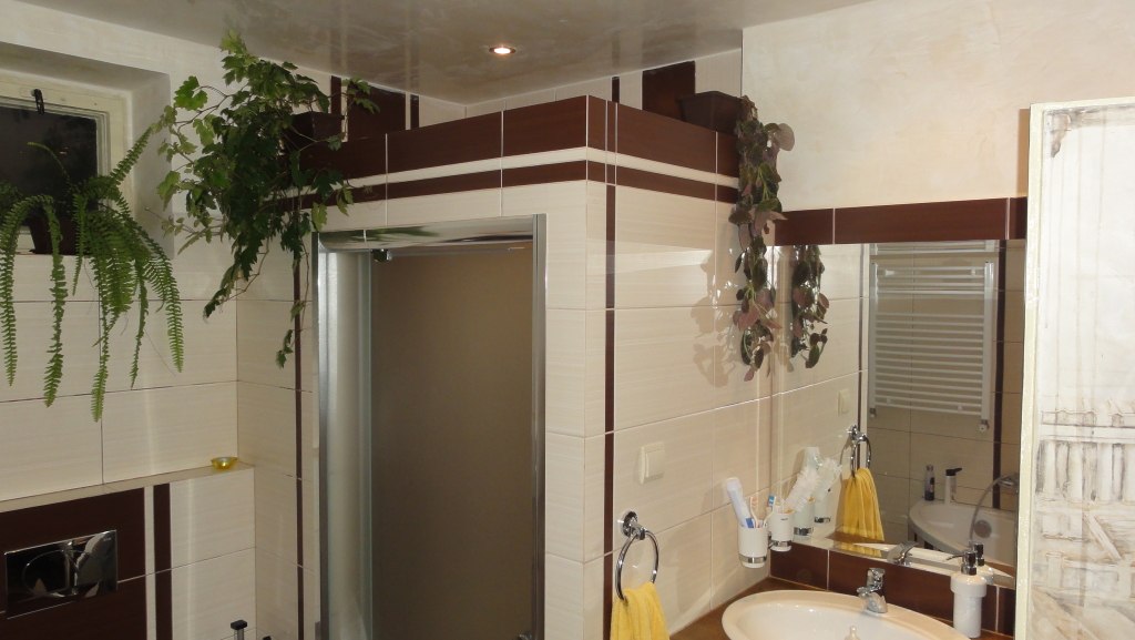 Tiling of shower enclosures