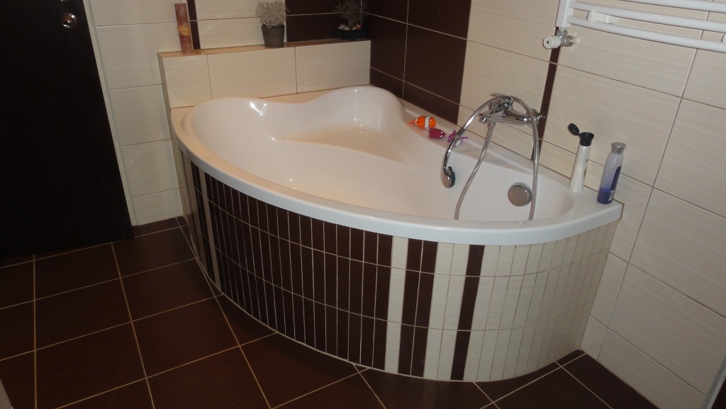 Tiling of baths