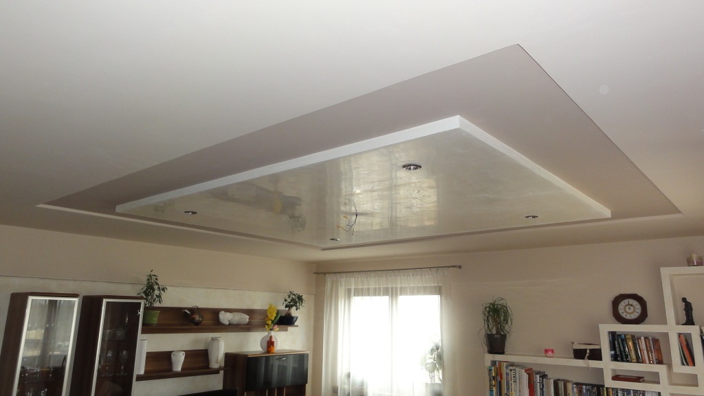 Znížený strop s rozdielnymi výškami